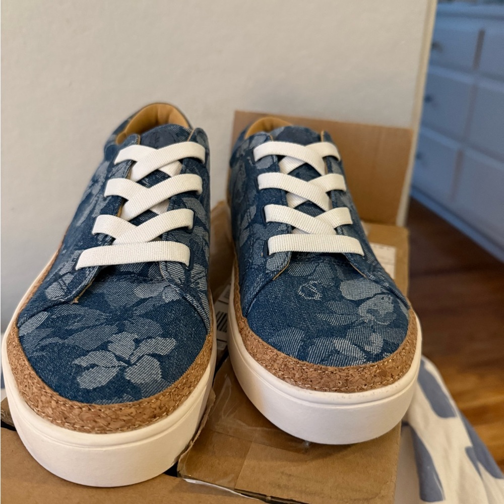 NWT Denim floral slip-on sneakers great walking shoes!